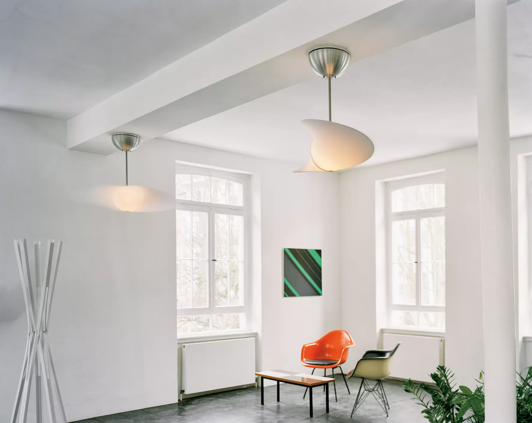 PROPELLER Designventilator von Serein Lighting als Lichtobjekt im hohen Raum PROPELLER Designventilator von Serein Lighting als Lichtobjekt im hohen Raum