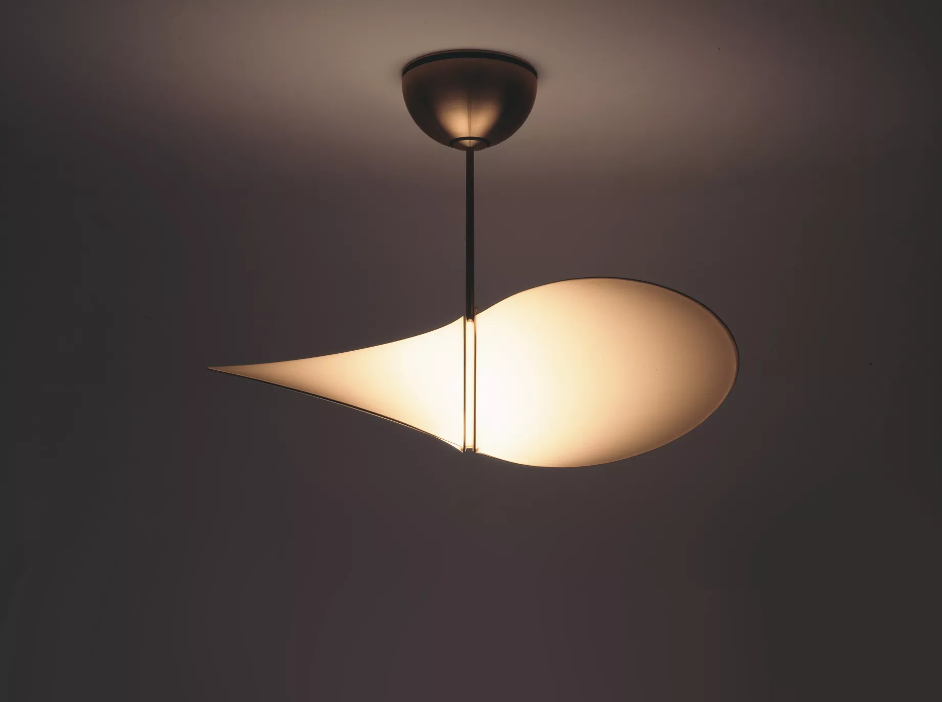 Designventilator PROPELLER von Serein Lighting mit warmweißem Licht im Loft – Deckenventilator und Lichtobjekt in einem Designventilator PROPELLER von Serein Lighting mit warmweißem Licht im Loft – Deckenventilator und Lichtobjekt in einem