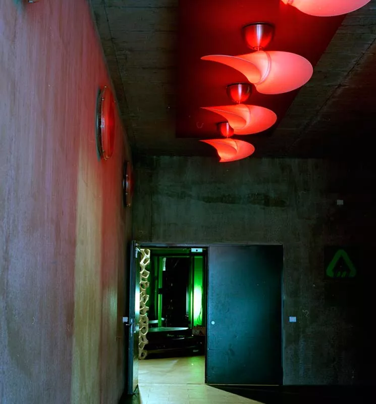 PROPELLER Deckenventilator von Serein Lighting mit roter RGB-Beleuchtung – Smart-Leuchtmittel für stimmungsvolles Lichtdesign PROPELLER Deckenventilator von Serein Lighting mit roter RGB-Beleuchtung – Smart-Leuchtmittel für stimmungsvolles Lichtdesign
