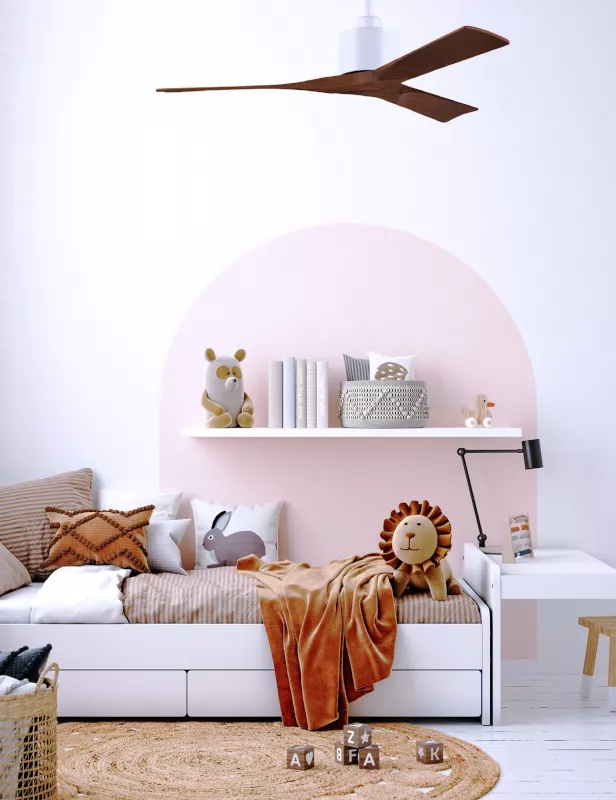 Ventilador de techo NAN en ambiente interior contemporáneo, diseño ligero y discreto