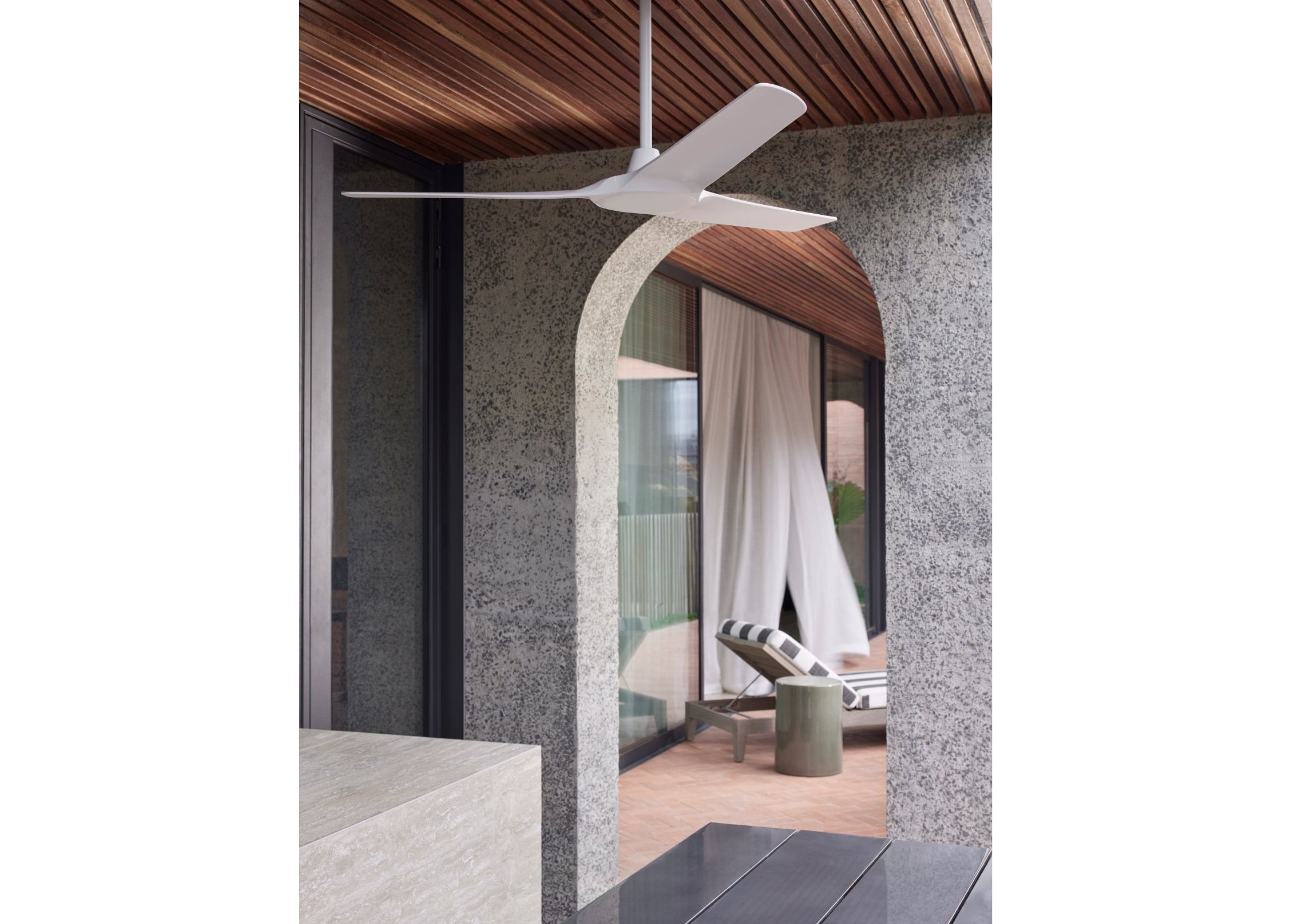 Ventilador de techo Lucci Air Abyss, diseño moderno de 3 aspas en blanco, motor DC eficiente